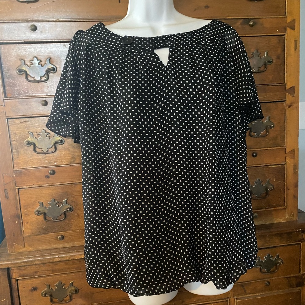(A84)Black Polka Dot Women's Top Size 1X Dressbarn